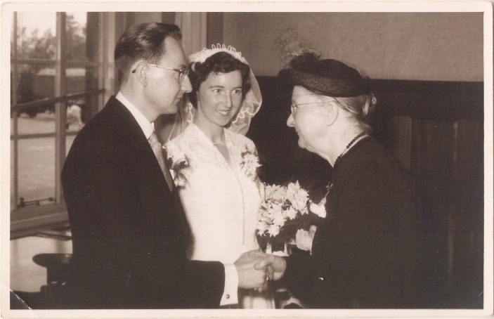 Dijkgraaf, Rita en Piet Goedegebuure en Oma Meuwis 23 aug 1956